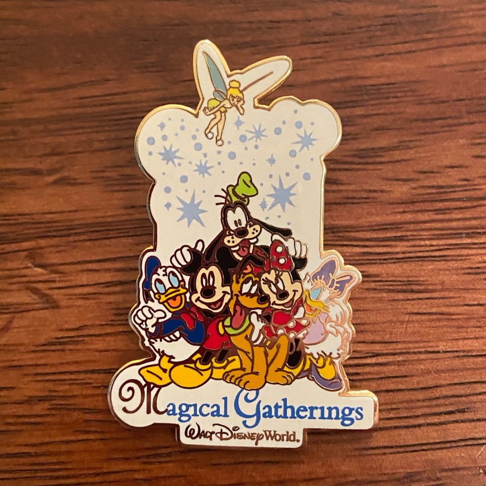 Disney Parks Magical Gatherings w/Mickey 2004 Pin